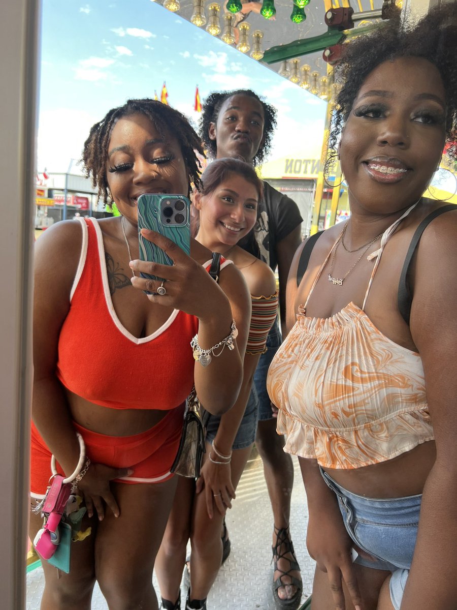 monet_its's tweet photo. Denton fair 🎡#denton #summer22 https://t.co/gy2ZKII1og