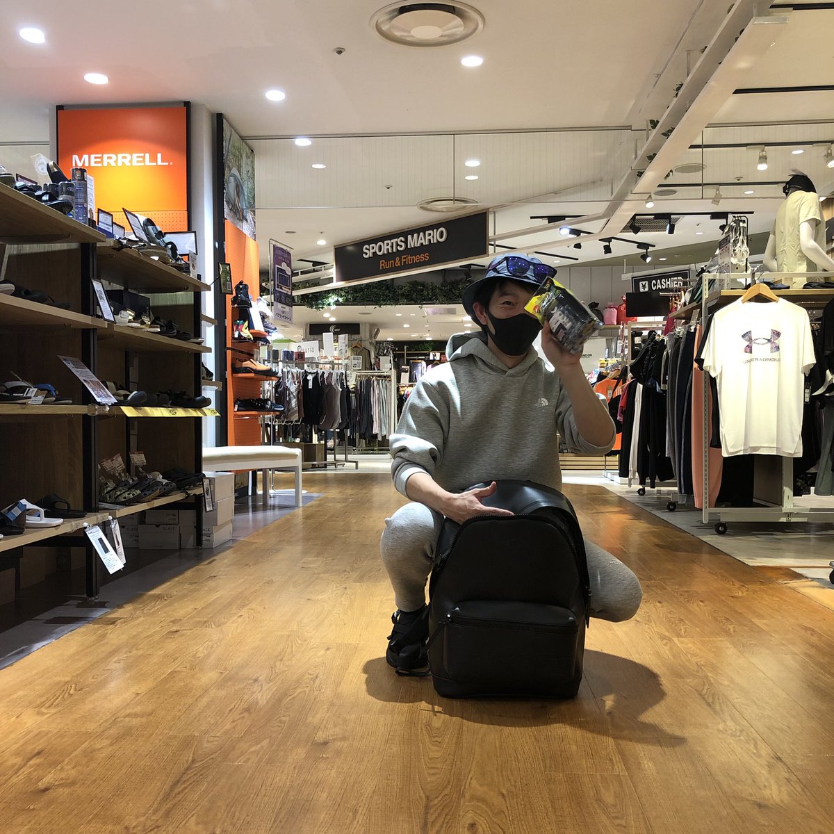 spmariosato's tweet photo. 目的もなく旅に出るコーデor河川敷で野球やってるなぁって眺めてるコーデ

誰にも真似されないノースフェイスコーデを目指してみました。

商品の購入は是非プロフィールのURLから宜しくお願いします🙏

#スウェット
#半袖Tシャツ
#リュック
#野球好きな人と繋がりたい #Thenorceface #スポーツマリオ https://t.co/5ej6TtxCDG