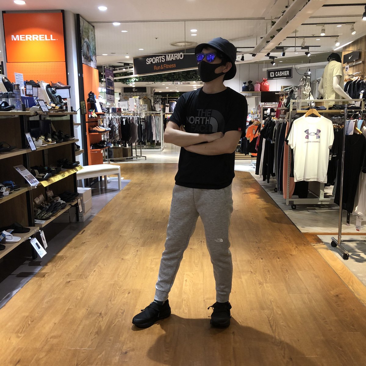 spmariosato's tweet photo. 目的もなく旅に出るコーデor河川敷で野球やってるなぁって眺めてるコーデ

誰にも真似されないノースフェイスコーデを目指してみました。

商品の購入は是非プロフィールのURLから宜しくお願いします🙏

#スウェット
#半袖Tシャツ
#リュック
#野球好きな人と繋がりたい #Thenorceface #スポーツマリオ https://t.co/5ej6TtxCDG