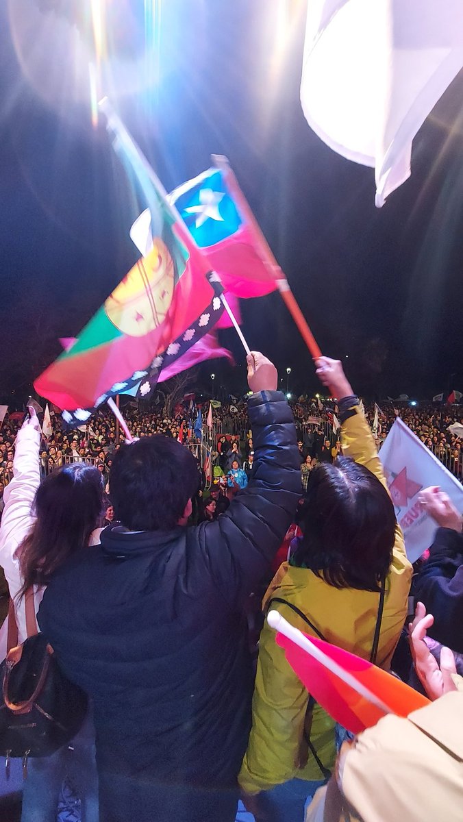 MillaburAdolfo's tweet photo. Emocionante la enorme cantidad de gente en el #ApruebazoConce. Gran jornada con lindos reencuentros. Vamos con todo ✊🏿✊🏼✊🏾🅰️
#Apruebo4deSeptiembre
#Apruebazo
#Apruebazoconcepcion https://t.co/f8pShmgXvU