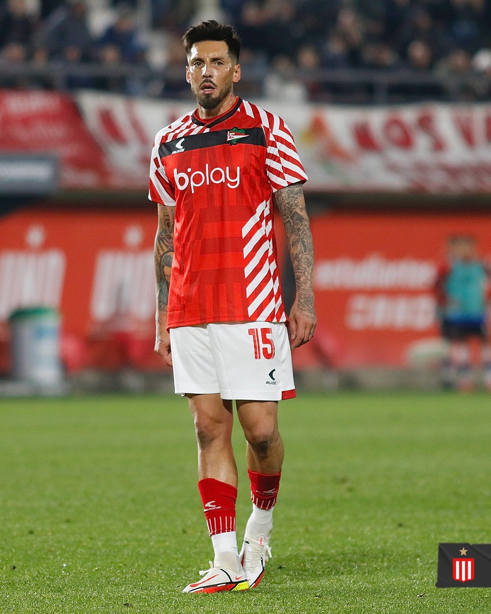 EdelpOficial's tweet photo. El chico de las poesías, atentamente, tu servidor… 🎶🤴🏻 https://t.co/lstALshmVn