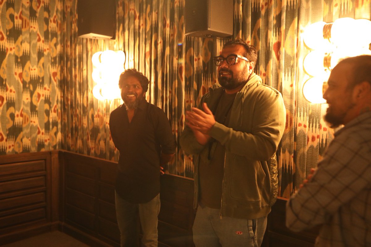 rameshlaus's tweet photo. Dir @anuragkashyap72 hugged #PaRanjith &amp; praised him after watching #NatchathiramNagargiradhu in Mumbai 

Crew is excited by the shower of congratulatory messages.. 

@beemji @nanditadas @Tisaditi
@ghaywan @kalidas700 @KalaiActor @officialdushara @Manojjahson @YaazhiFilms_ https://t.co/Q0eeuHcmCt