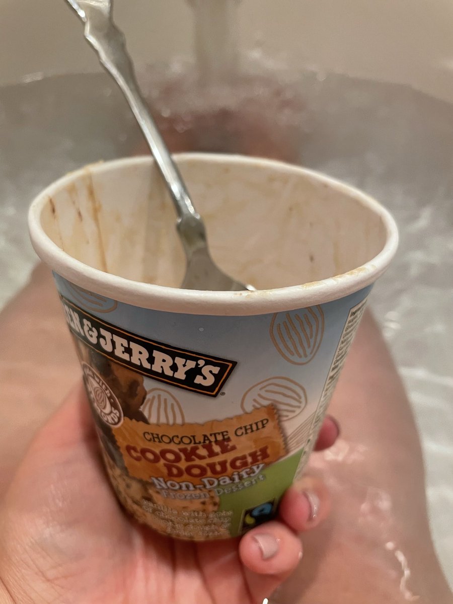 EverEve11's tweet photo. I just keep upping my #bathsnacks game. https://t.co/jCou2mS8hf