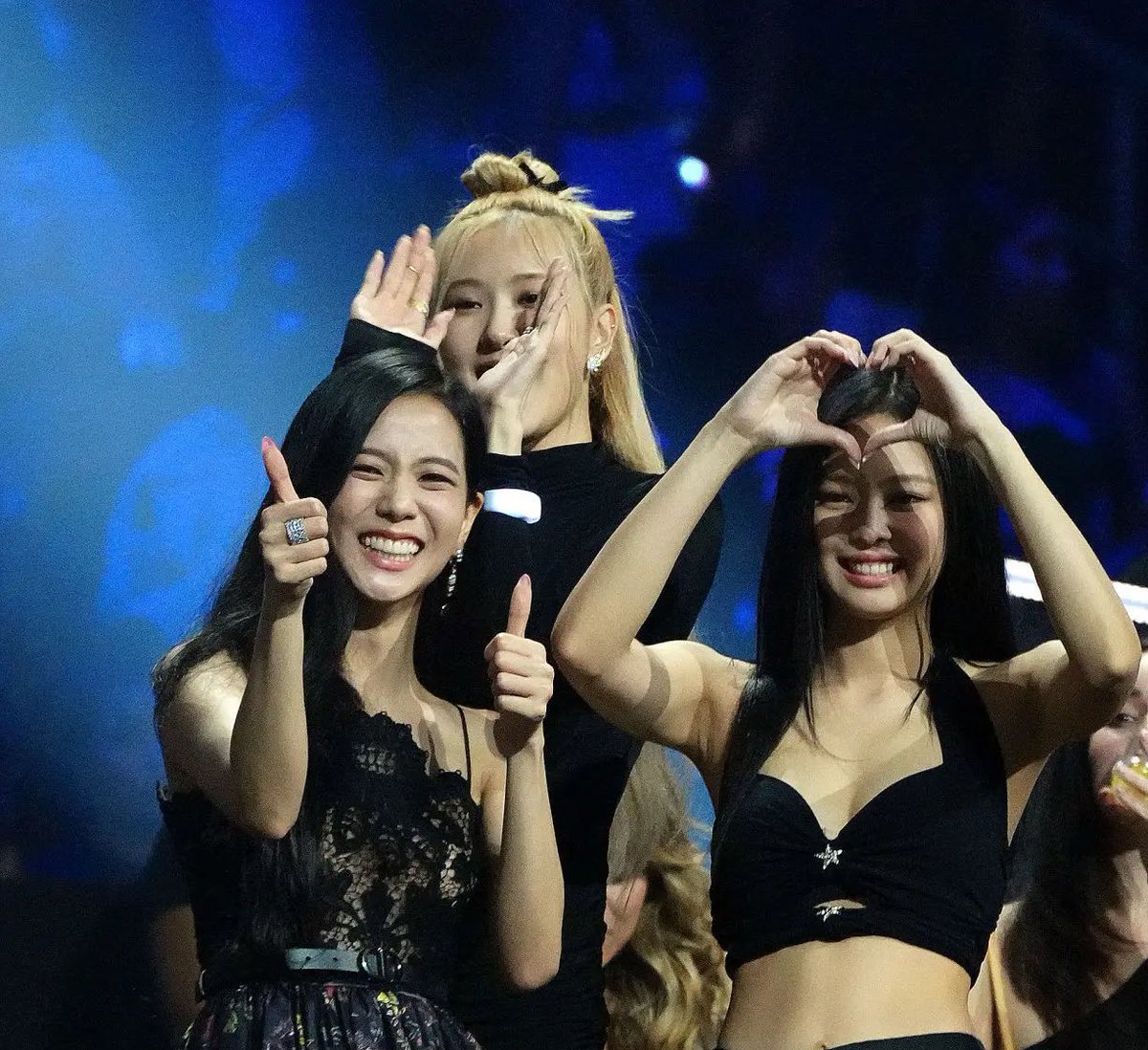 PPeuuud's tweet photo. ภูมิใจมากๆกับทั้ง4คน เติบโตกันมาอย่างดี
#LISA #BLACKPINK #BLACKPINKInYourVMAs #VMA https://t.co/6r3Y5cGtye