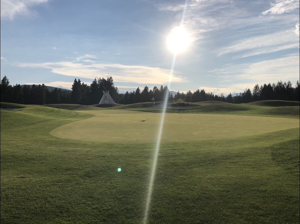 JamesRRobb's tweet photo. Great few days in Invermere @copper_super @steugeneresort #ShadowMountain for #BCGSA event! The Kootenays hospitality never disappoints. Thank for the photo @GregorjskiJ! https://t.co/TUd9gdJEue