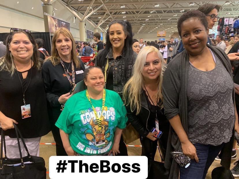SOAMediaAddicts's tweet photo. Great times with old friends &amp; new ones @FANEXPOCANADA @GeminiDiva75 @Manda_Pandaa86 @LynneCavalheiro @janetlunney @1nONLY_DaveyDog #StarFields #AddictsInToronto 🇨🇦 #SOA #SOAForever #SAMFAM https://t.co/UrC1Kh6vY2