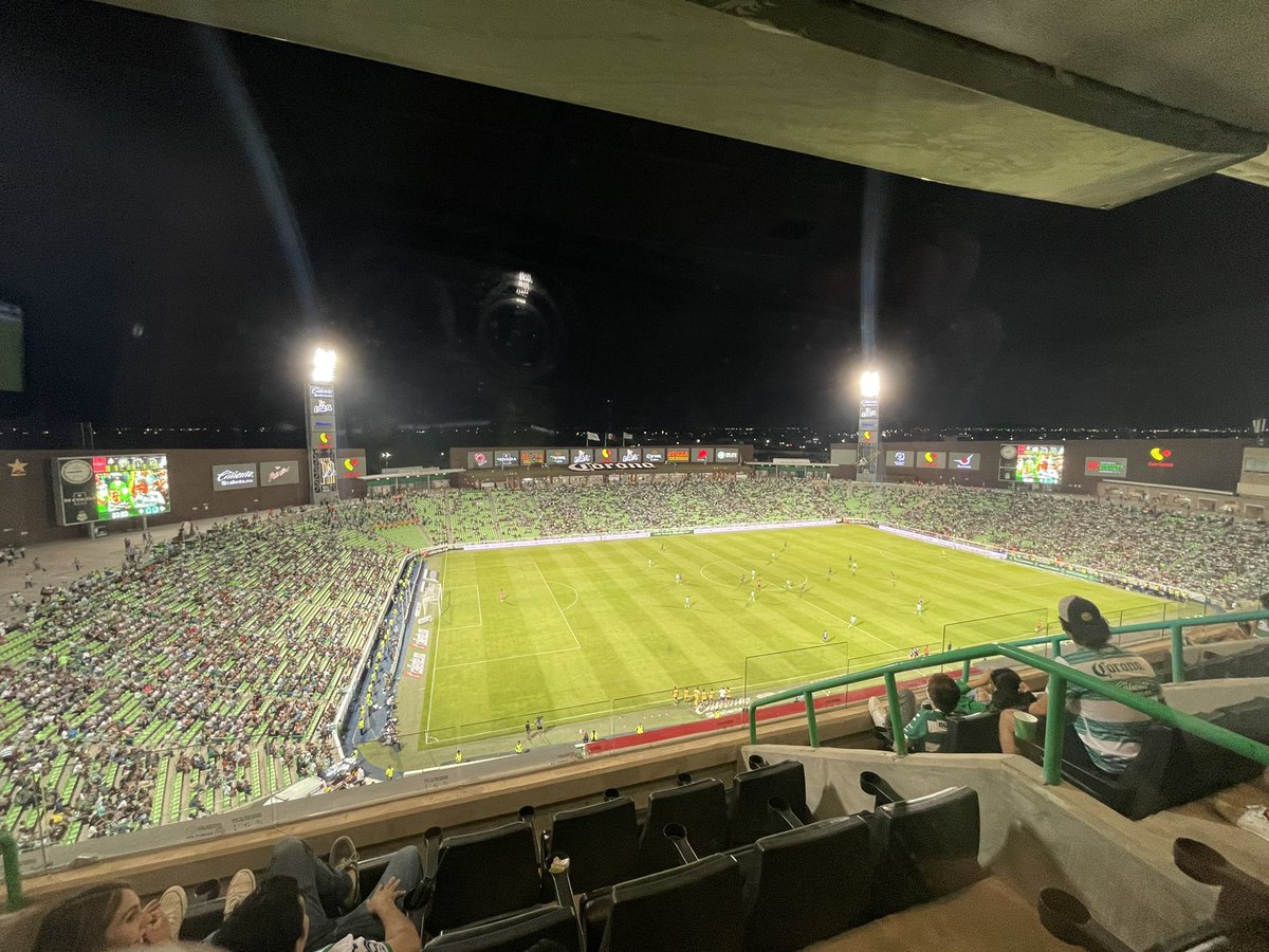 MauriceCollier's tweet photo. Donde están los q querían vender al equipo? Ofendiendo a directivos, corriendo al DT.

Estamos en 2do de la tabla con un equipo goleador y unido.

Mi pregunta es… Y pa’ cuando hace la “afición” su jale?
Un estadio a la mitad…

Son buenos pa’ chingar pero malos pa’ apoyar HDSPM! https://t.co/d7t6SWkKKB