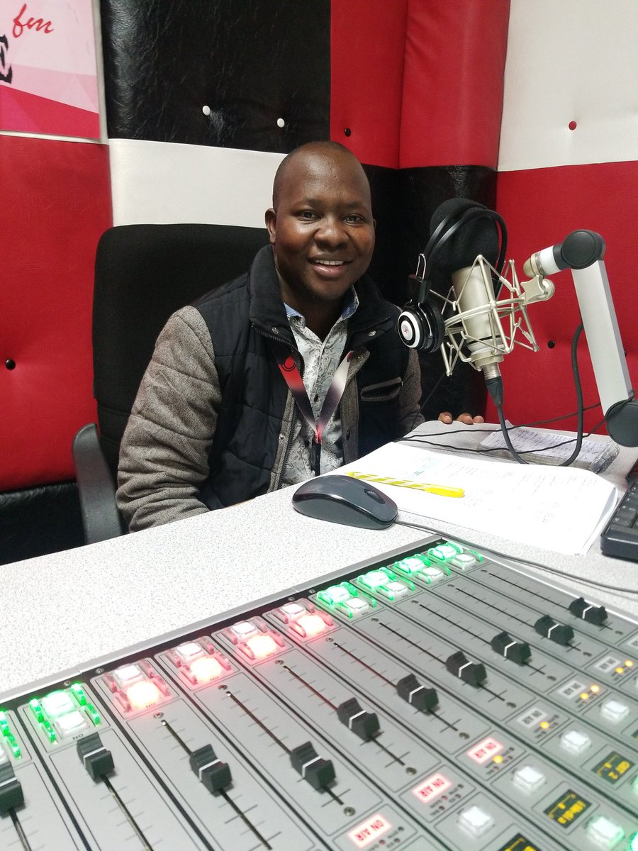 Mulembe_FM's tweet photo. Yakhulaka shina? #Bukhabushiere6-10am @Bakuli1 @Mulembe_FM https://t.co/C6f0lqRes7