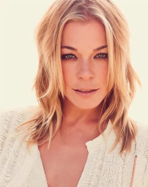 Happy Birthday to Leann Rimes . 