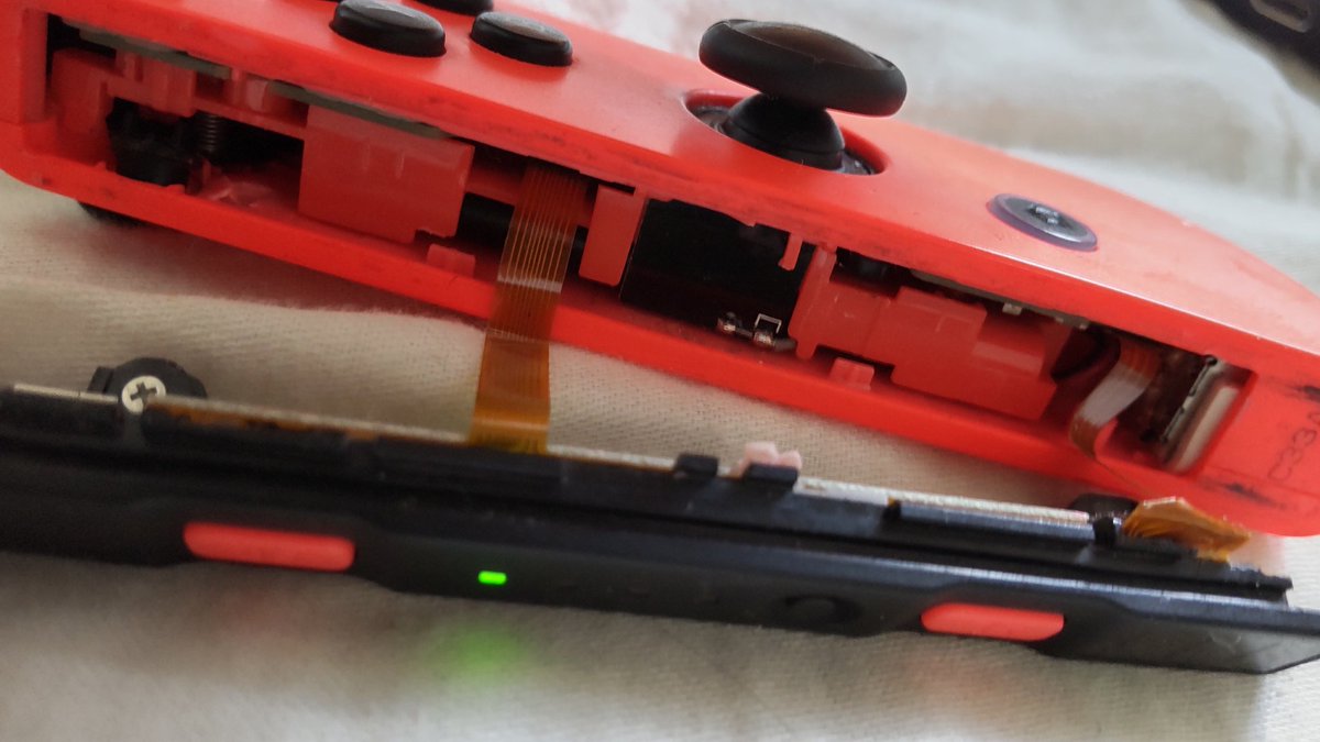baaa_________'s tweet photo. 無事にSwitchが死んだのでご報告。
#Switch https://t.co/tbQ7QUNjXS