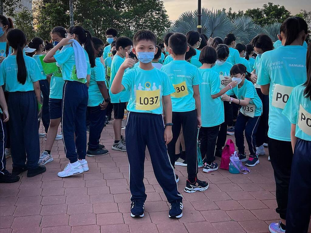 isaactanjs's tweet image. Martin last weekend, at his school’s 4km Merentas Desa. So glad to see him completing the course, and even happier that he likes running 🏃‍♂️ 

We did practice around the taman a week before. Got kaki for my evening jogs already from now forth. 💪