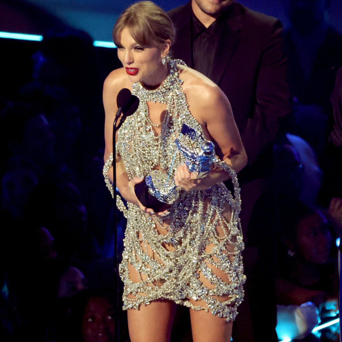 katedessa_'s tweet photo. you deserve it, mom! 🏆💝
#vma #AllTooWellTheShortFilm #bestlongformvideo @taylorswift13 https://t.co/4QKXL8FmPm