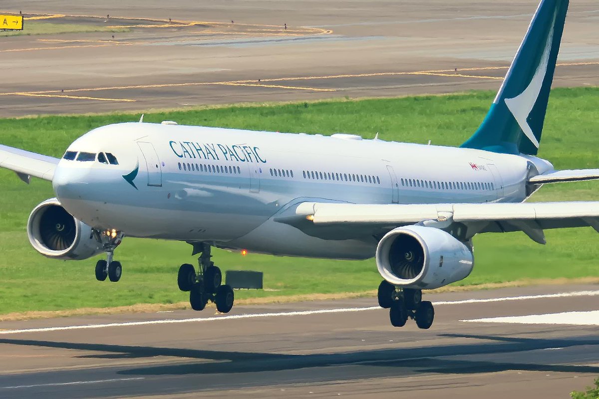 DanDanChang747's tweet photo. #RCKH
#cathaypacific
#R7
#600is2
#2xiii
#Sigma660 https://t.co/8i8m919h7o