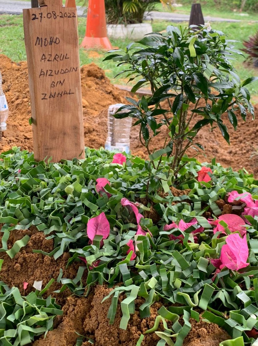 AzrulAizuddin's tweet photo. Assalamualaikum..buat yang mengenali suami saya, Mohd Azrul Aizuddin bin Zainal, dia telah kembali ke rahmatullah pada pagi Sabtu 27/8/2022 8.50 pagi..diminta doakan arwah ditempatkan dlm golongan org2 yg beriman..Aamiin.. https://t.co/aFPvPXOybq