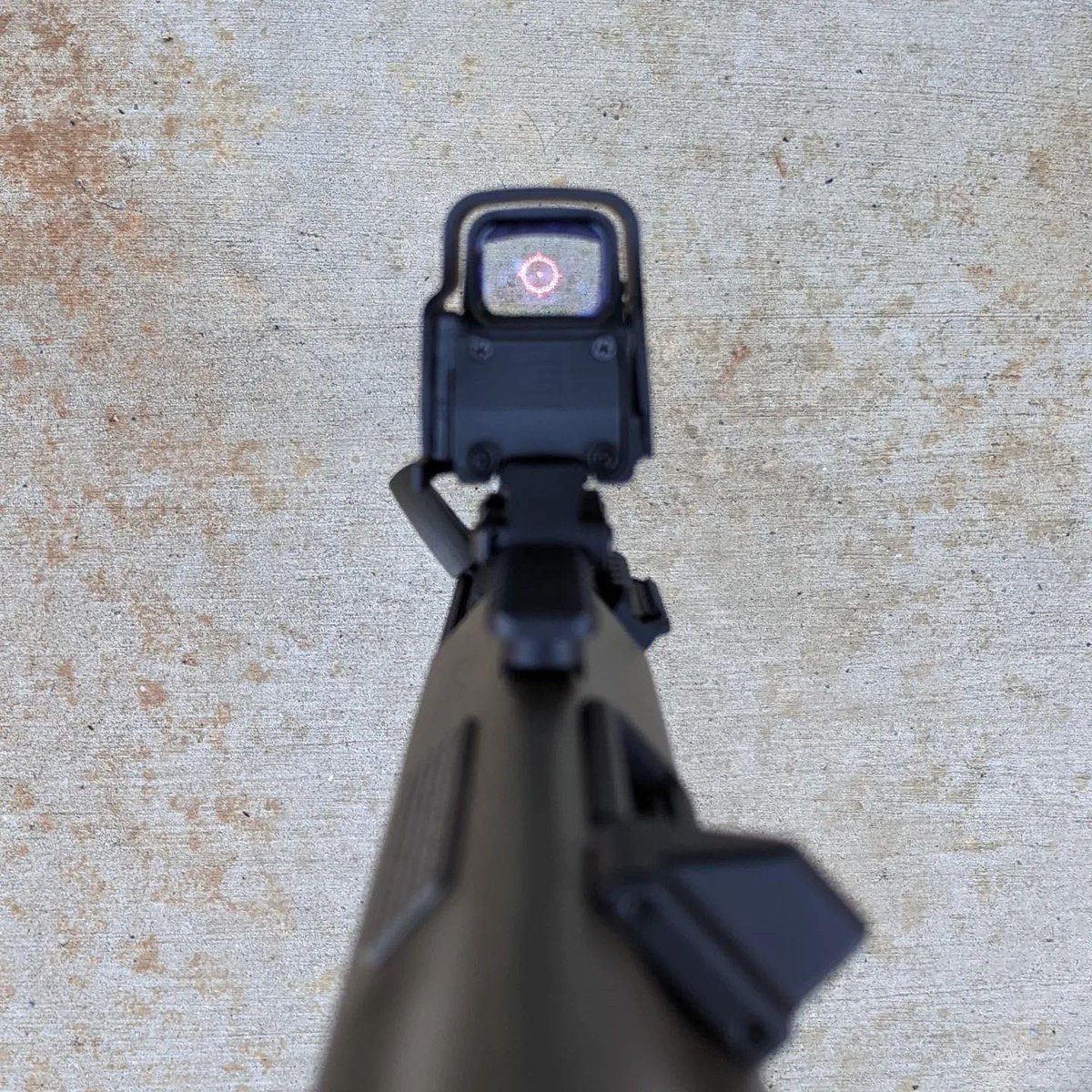EOTECHInc's tweet photo. For your perfect #EOview โ do you run a riser?
PC: @firing_device_electrical_m57 on IG https://t.co/MMPEZhIPBI