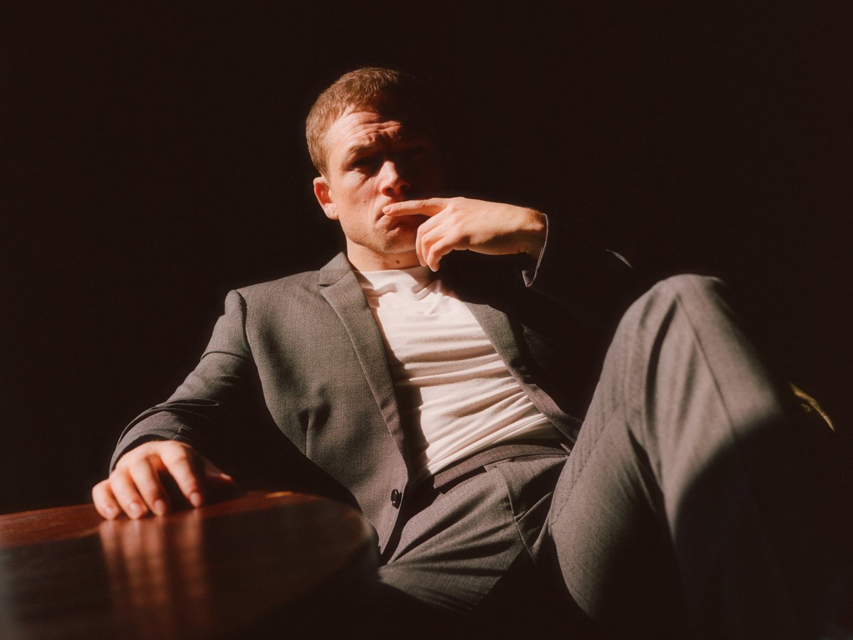 taronfanpage's tweet photo. 📸 Taron Egerton photographed by Ana Cuba for The New York Times 

(credit: @TaronEgertonCom) https://t.co/QCVSsVUkGV