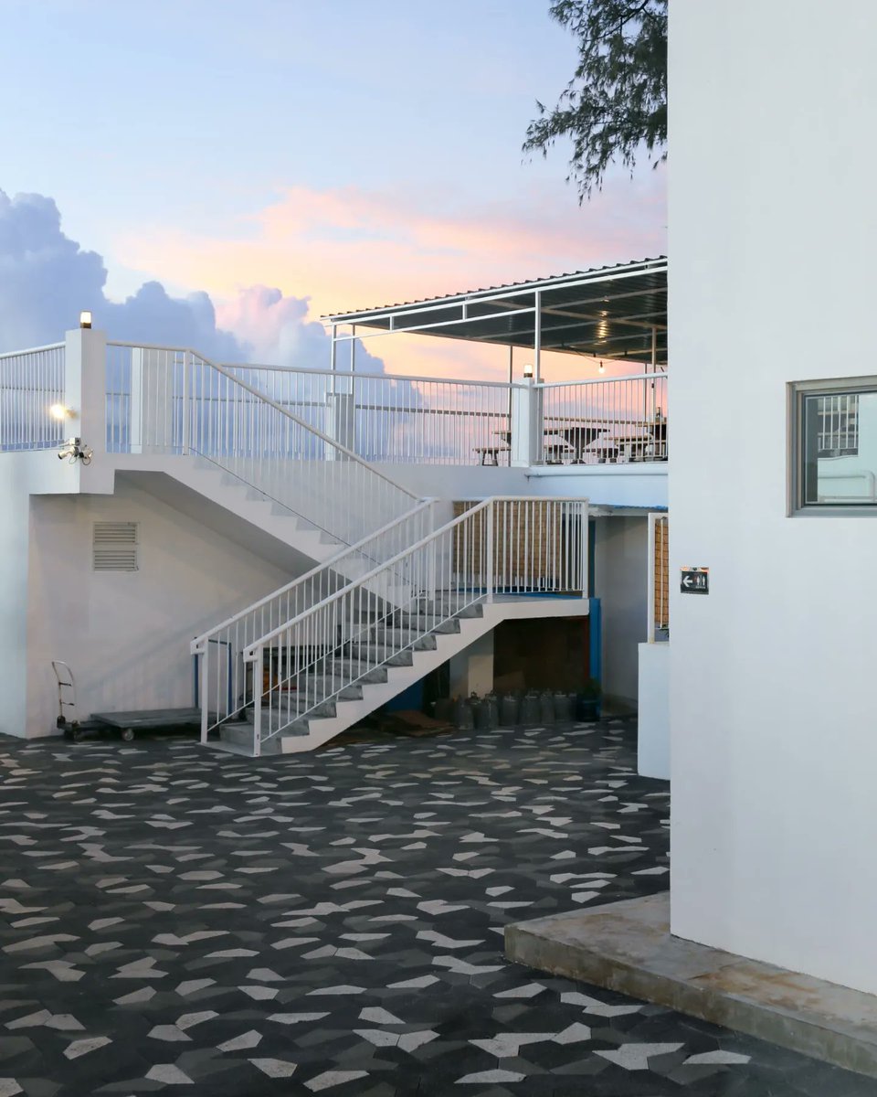 hommania's tweet photo. サイパンに行ったならお出かけしたい
#MARIANALIGHTHOUSE 
#マリアナライトハウス
灯台をリノベーションし、美しいレストランへと生まれ変わらせたサイパンらしい1店
#マリアナケーション
#マリアナケーションアンバサダー
#マリアナ政府観光局
#hommaniaMEETSmarianas
#サイパン #saipan https://t.co/F4LHWHYYLj