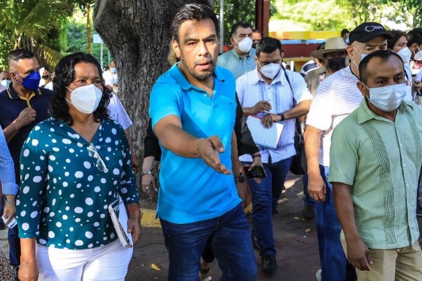 AcCostaazul's tweet photo. Día de trabajo en @AcCostaazul y la Presidenta @AbelinaLopezR llegamos a acuerdos, rutas de trabajo y el si, a la #rutagastronomica un atractivo turístico que sin duda, detonará económia, empléo y lugar de esparcimiento que será el primero de muchos en #costaazul #Acapulco https://t.co/WAFDESElj9
