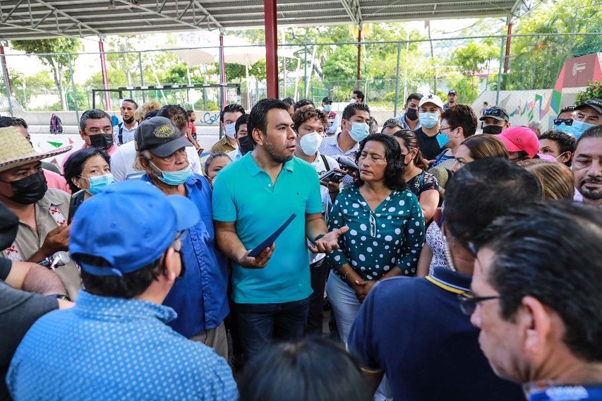 AcCostaazul's tweet photo. Día de trabajo en @AcCostaazul y la Presidenta @AbelinaLopezR llegamos a acuerdos, rutas de trabajo y el si, a la #rutagastronomica un atractivo turístico que sin duda, detonará económia, empléo y lugar de esparcimiento que será el primero de muchos en #costaazul #Acapulco https://t.co/WAFDESElj9