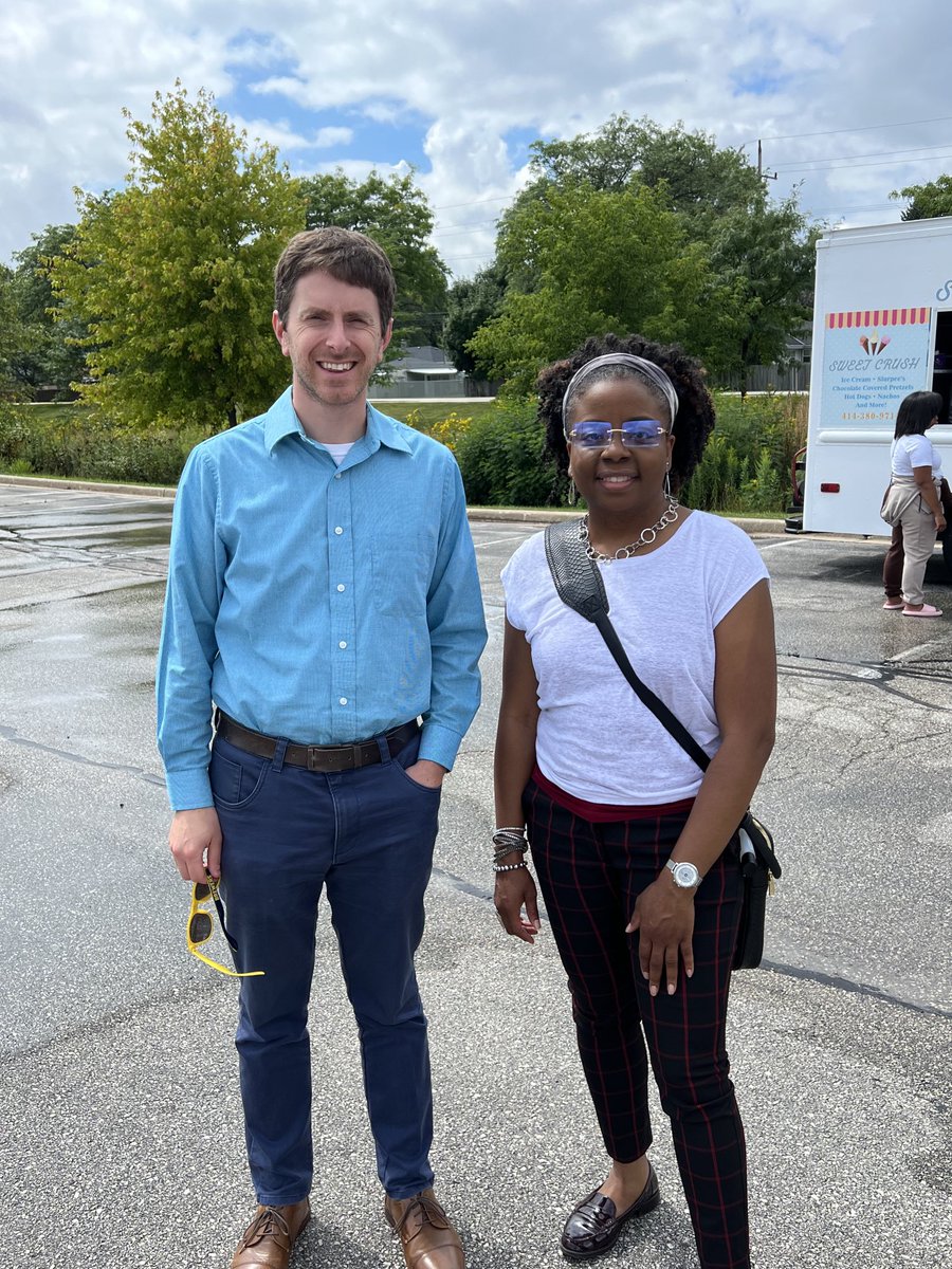 BDSUP2020's tweet photo. Brown Deer’s Community Food Truck Lunch went well for a first try at it on school grounds. Thank you BD Staff, Community Members, Board Vice President, Ms. Robinson and Village Manager Mr. Burkhart for your participation! Next year will be bigger and better! #BDUnited #ProudSup https://t.co/qSh0eYMirq