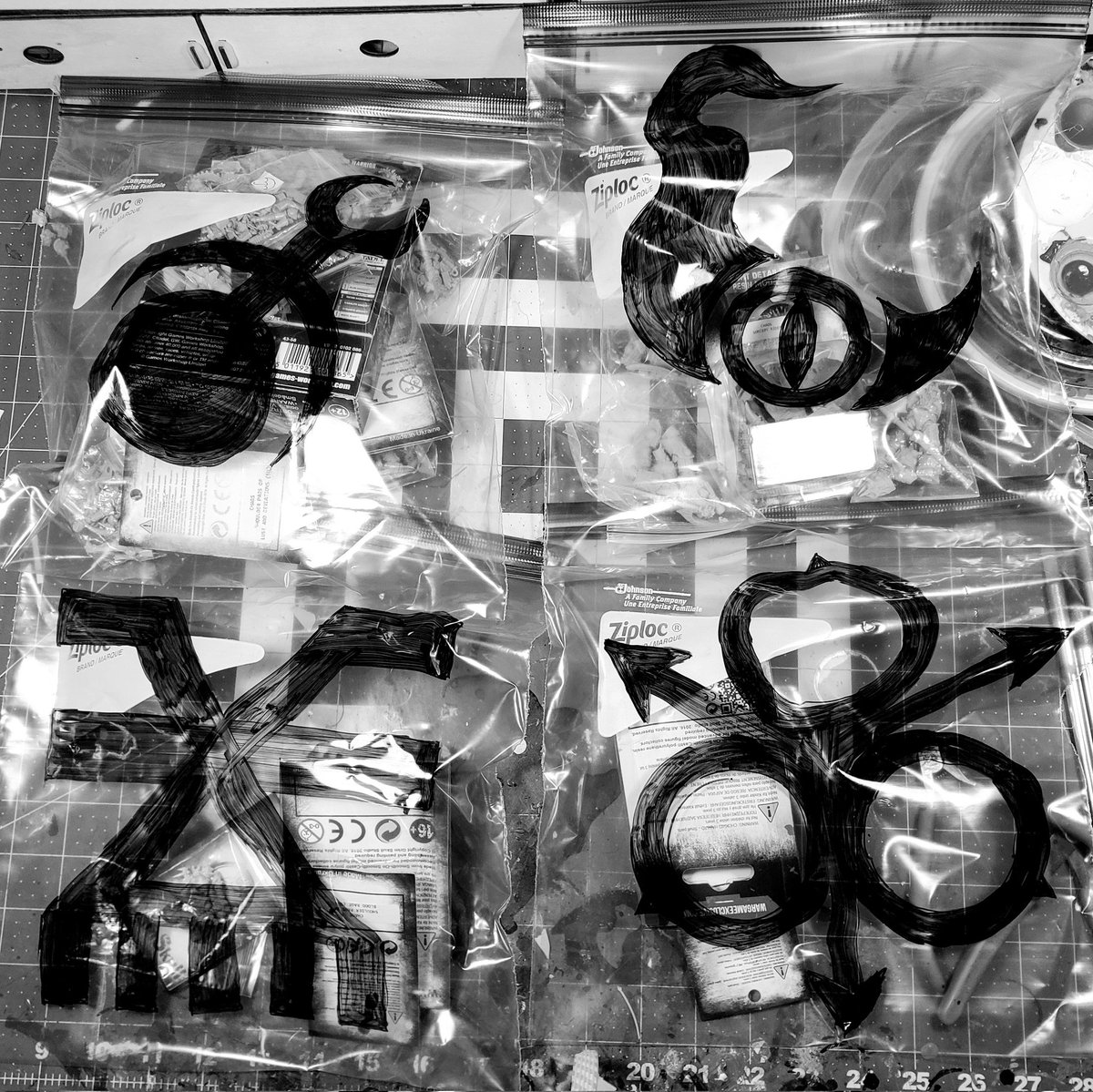 #hobbystreak day 218; finished the contemptor, painted some loot for my #badmoons, and sorted my chaos bits