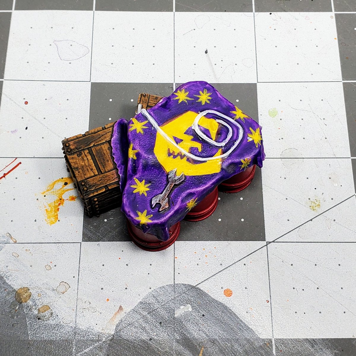 thepaintedbunt's tweet photo. #hobbystreak day 218; finished the contemptor, painted some loot for my #badmoons, and sorted my chaos bits https://t.co/Bt8QiLU2PA