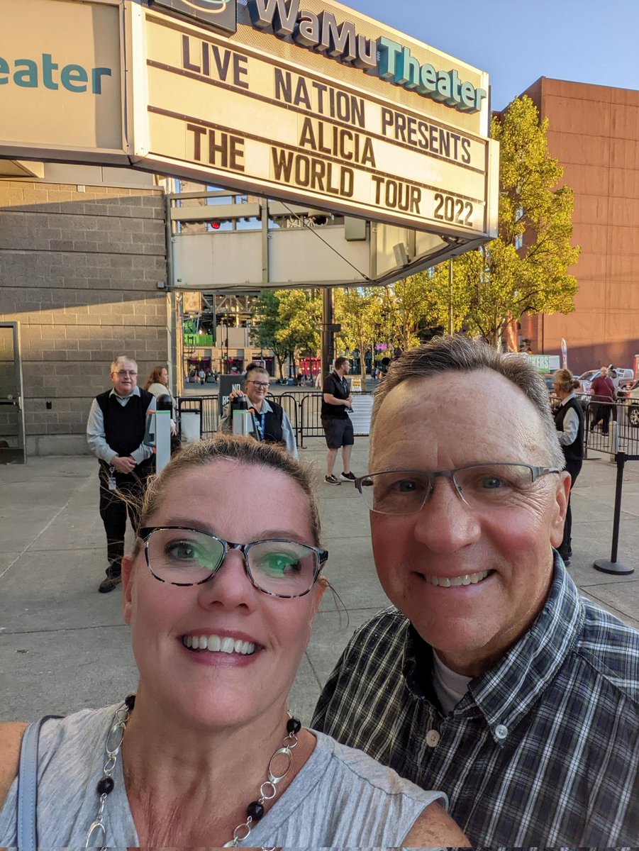 gopher1408's tweet photo. Special night w the love of my life @LCreative celebrating 30 year anniversary. We are special guests of  @aliciakeys at her concert in Seattle https://t.co/95mIYryDut