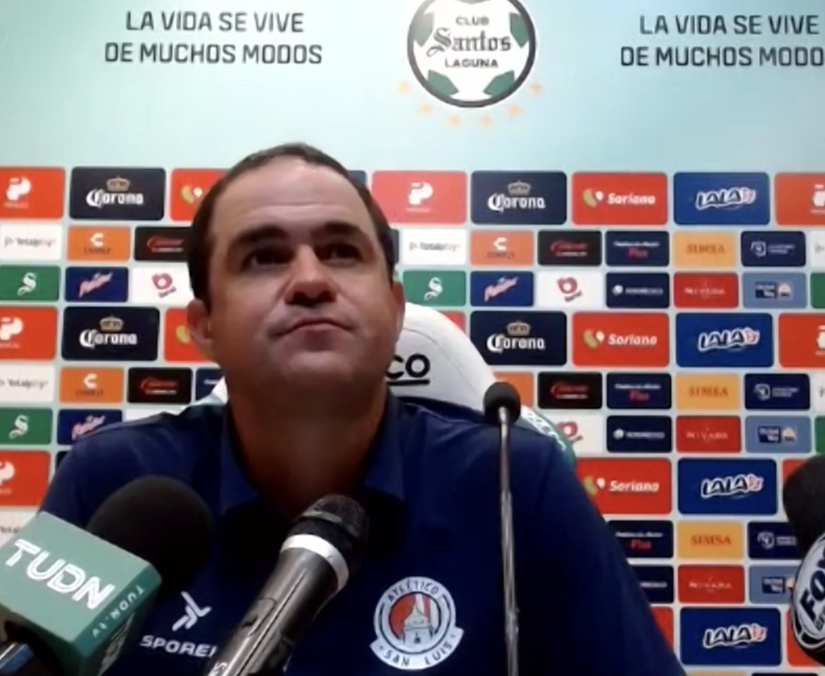 Angel_Alvaarado's tweet photo. 🔵🔴🟡 André Jardine, director técnico de @AtletideSanLuis, habló sobre la goleada que recibió del Santos. 

"Un partido muy bajo de todos individualmente, muy desatentos", comentó el DT. 

#QuienDijoFacil 
@AgenciaJRF.

Foto: @Angel_Alvaarado. https://t.co/wiIgPWBsFG
