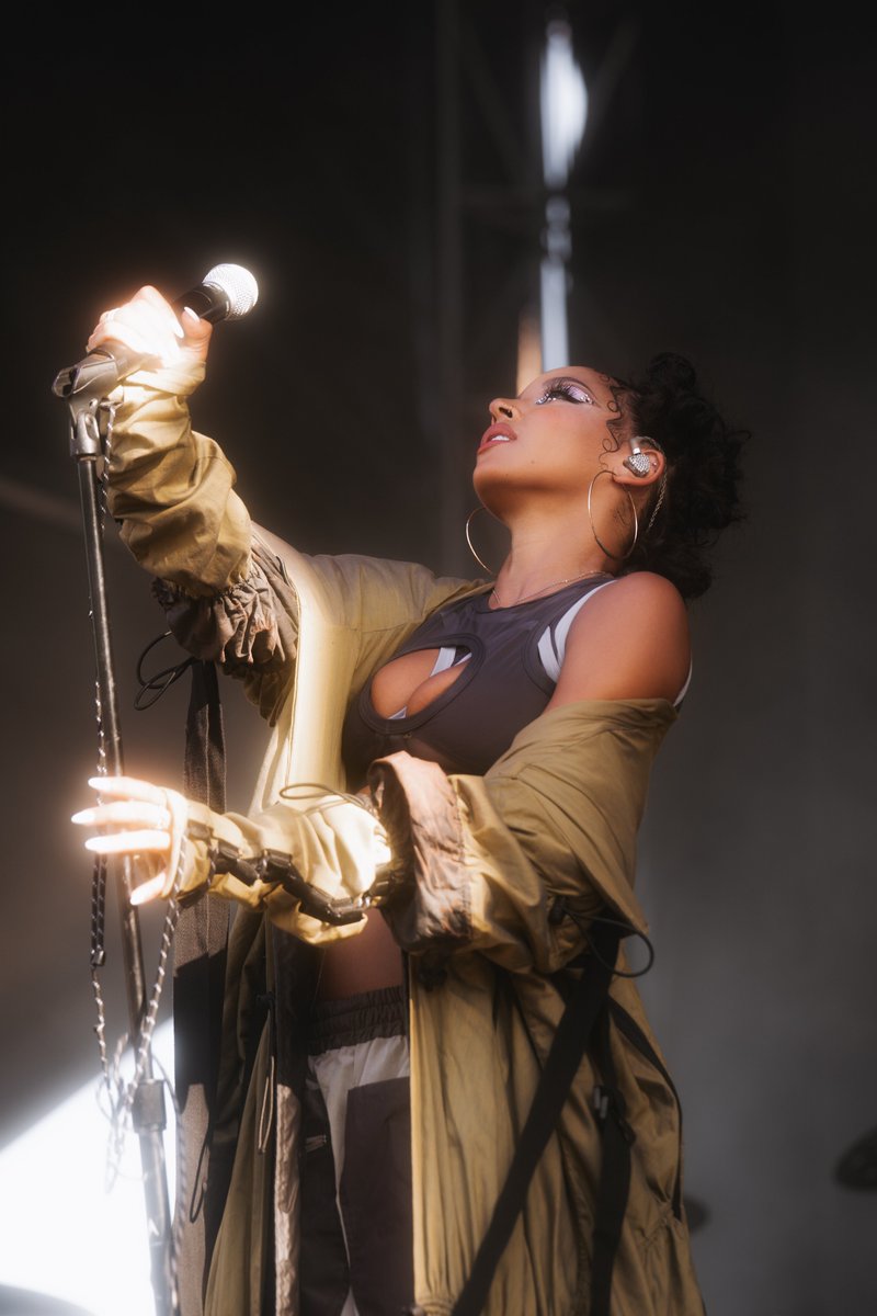 aintnopicnic's tweet photo. ARE YOU KIDDING 🥵 @Tinashe https://t.co/gZPFrBIcNh