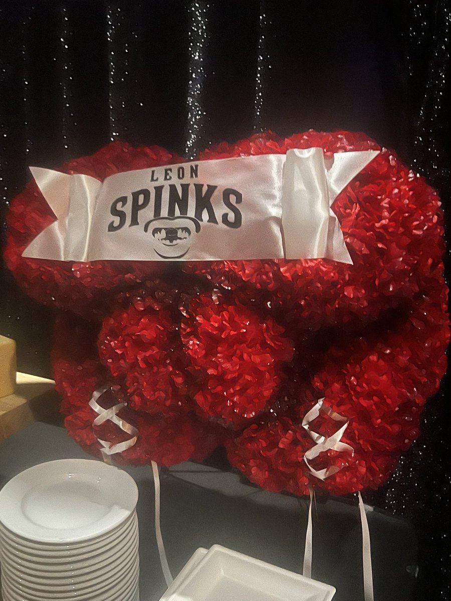 theJ_Russ3ll's tweet image. In Vegas for a Celebration of life for the late Leon Spinks. #boxing #Spinks