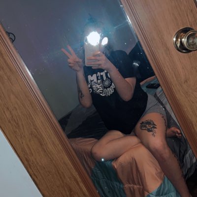 sydneythorner's tweet photo. #NewProfilePic https://t.co/KvdBVpa62C