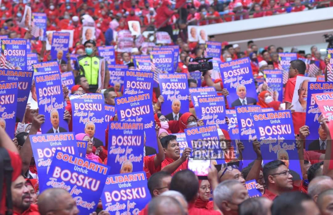 ahmadmaslan's tweet image. Taklimat Khas Presiden #UMNO pada Sabtu 27/8/22 di #PWTC 

Solidariti, Perpaduan, Kestabilan, Kemakmuran adalah tema utama. Semangat #BossKu DS @NajibRazak akan terus membara. Jasanya sangat banyak. Jasadnya dipenjara namun perjuangan #DahulukanRakyat beliau berterusan selamanya.
