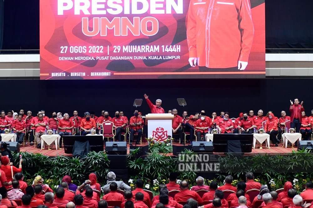 ahmadmaslan's tweet image. Taklimat Khas Presiden #UMNO pada Sabtu 27/8/22 di #PWTC 

Solidariti, Perpaduan, Kestabilan, Kemakmuran adalah tema utama. Semangat #BossKu DS @NajibRazak akan terus membara. Jasanya sangat banyak. Jasadnya dipenjara namun perjuangan #DahulukanRakyat beliau berterusan selamanya.