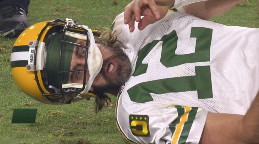 BookOfEli_NFL's tweet image. Tom Brady's last 2 seasons:

• 66.7 completion %
• 83 TDs
• 24 INTs

Aaron Rodgers' last 2 seasons:

• 69.8 completion %
• 85 TDs
• 8 INTs 

Rodgers also won 2 MVPs in that time span.

There's no one more deserving than Aaron Rodgers for that #1 spot.