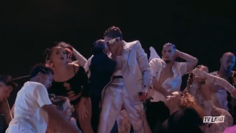 PopBase's tweet photo. Bad Bunny delivers an outstanding #VMAs performance of ‘Titi Me Preguntó’ from Yankee Stadium. https://t.co/lMEKsMh0hg