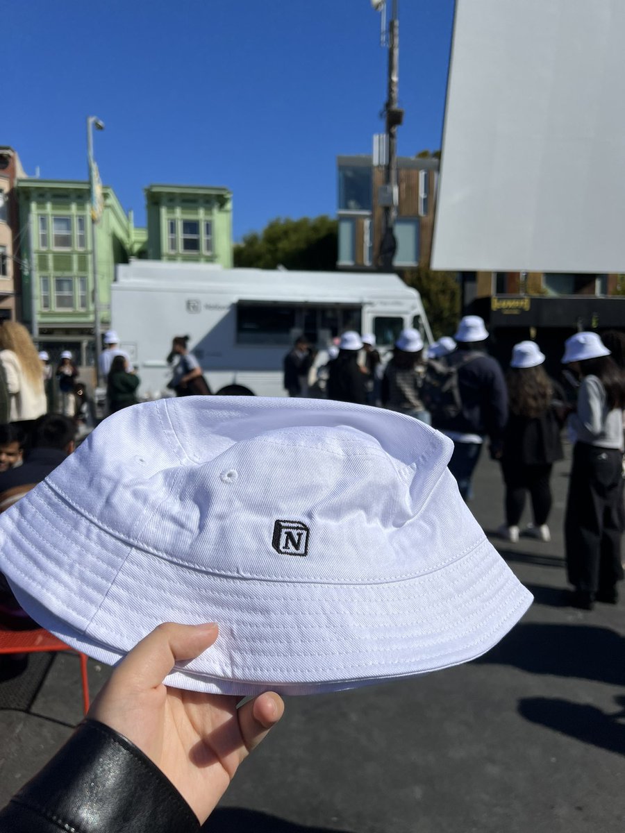 Julie Xu tweet media