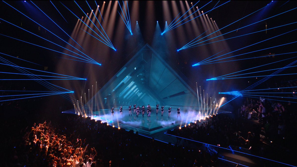 BBU_BLACKPINK's tweet photo. #BLACKPINK    performing “PINK VENOM” at the MTV Video Music Awards 2022 #VMAs  

TASTE THAT VENOM ON VMA
#BLACKPINKInYourVMAs #PINKVENOM  @BLACKPINK https://t.co/npiiaGksEN