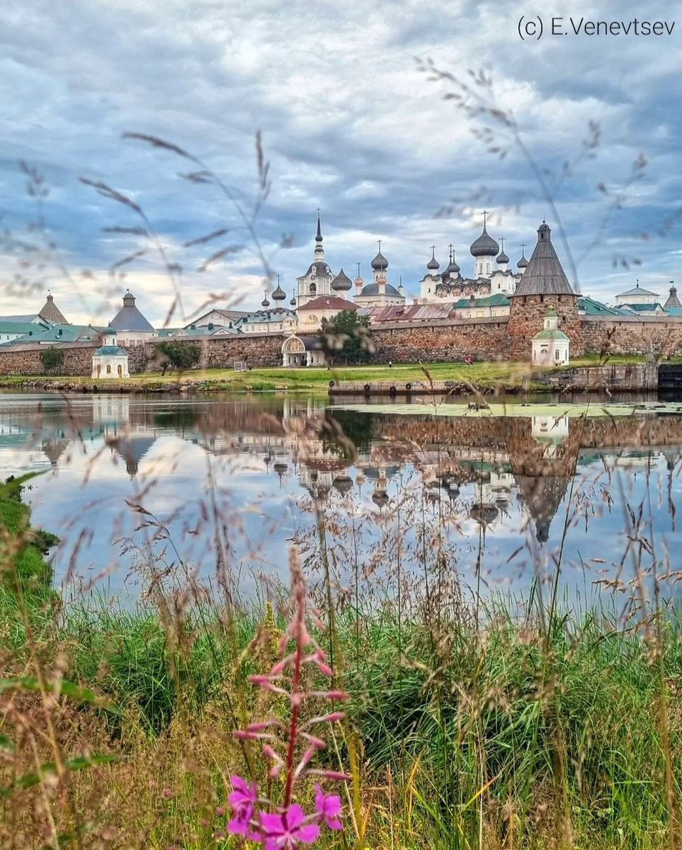RusEmbSriLanka's tweet photo. Good morning!
#Solovetsky Monastery, #Arkhangelsk Oblast, a #pearl of the 🇷🇺Russian North https://t.co/125BerP0UC