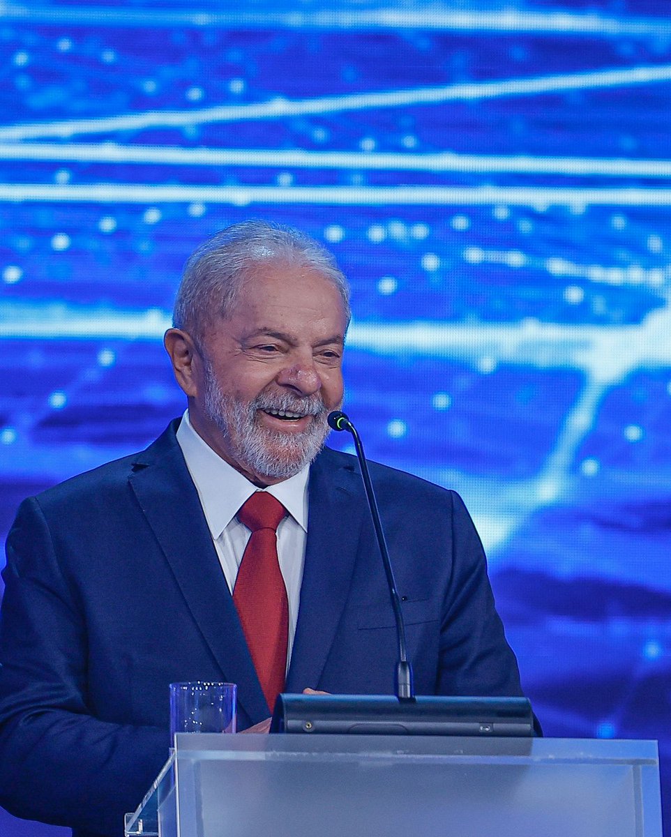 HistoriasDeLula's tweet photo. O DEBATE DA BAND ACABOU POR AQUI!

👉🏼 E nosso presidente mais uma vez brilhou, sendo certeiro e claro no seu diálogo!
⭐ AGORA É LULA 13! 
💓 O BRASIL FELIZ DE NOVO 

#LulaNaBand #DebateNaBand https://t.co/WpqcvGytCH