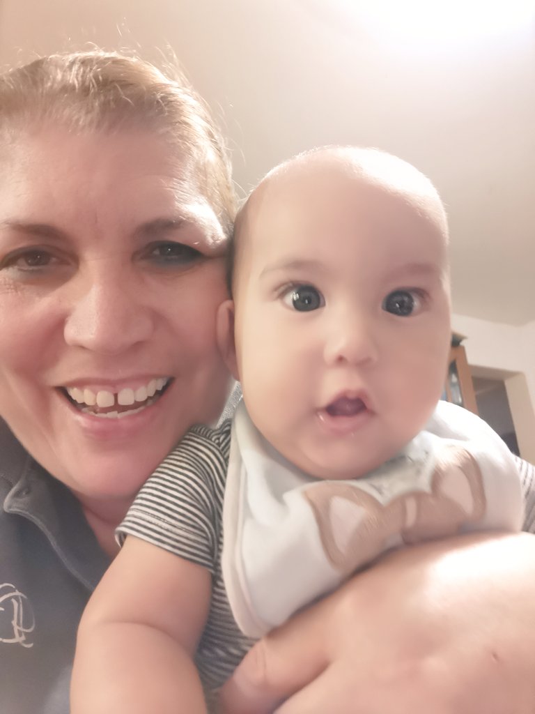 MamaBuha's tweet photo. Mi ♥ se derrite con la hermosa bendición que Dios me ha regalado.
Pido al cielo que me de fuerza y vida para que mis brazos lo sostengan cuando el lo necesite, levantarlo y verlo sonreír o secar sus lágrimas.Bello pedazo de mi cielo #grandmalove #DiaDeLosAbuelos #becauseimhappy https://t.co/1s81M0T9yZ