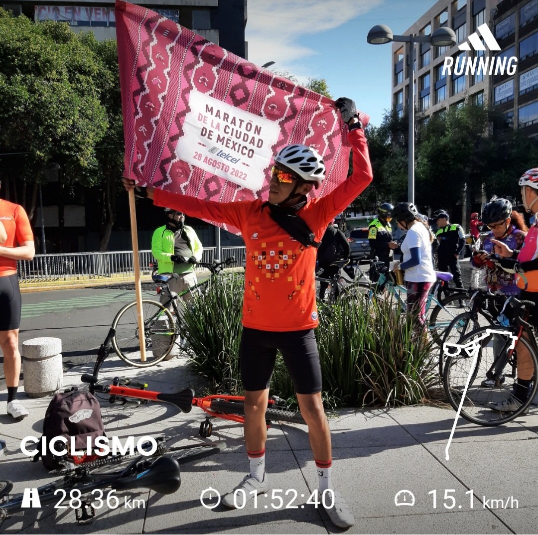 julio12345565's tweet photo. Y con estos #42K queda más que completo el #RunAndRide 🚴♂️🏃 del @MaratonCDMX recuerden y no me cansaré de decirles que donde se corre se rueda y viceversa 🏃🚴♂️ / 🚴♂️🏃 😂🤣 #RodadaMaraton #30K y #MaratonCDMXTelcel #42K #72K .Que locura Lucas 🤣😂🤣😂👎👍👎👍🙉 https://t.co/zfVC62Tt9F