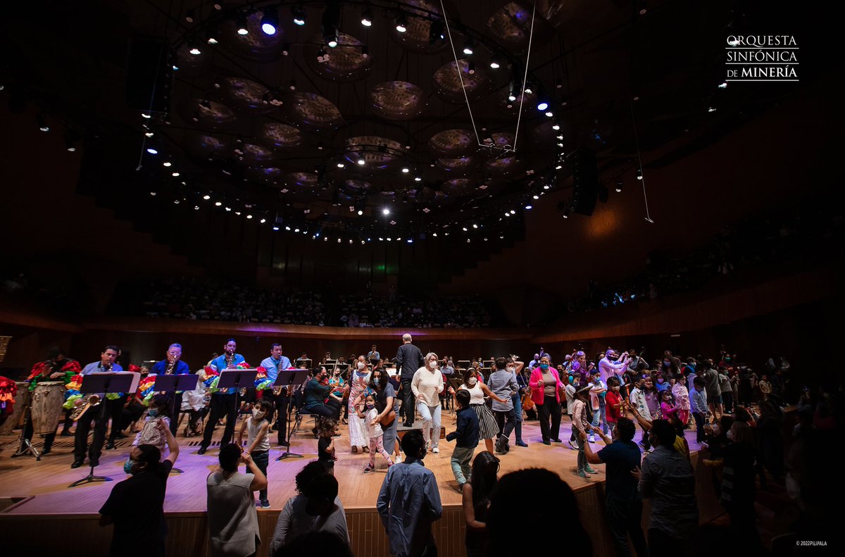 Otro tweet sobre nuestro Concierto Familiar Infantil mientras bailamos con el público 💃