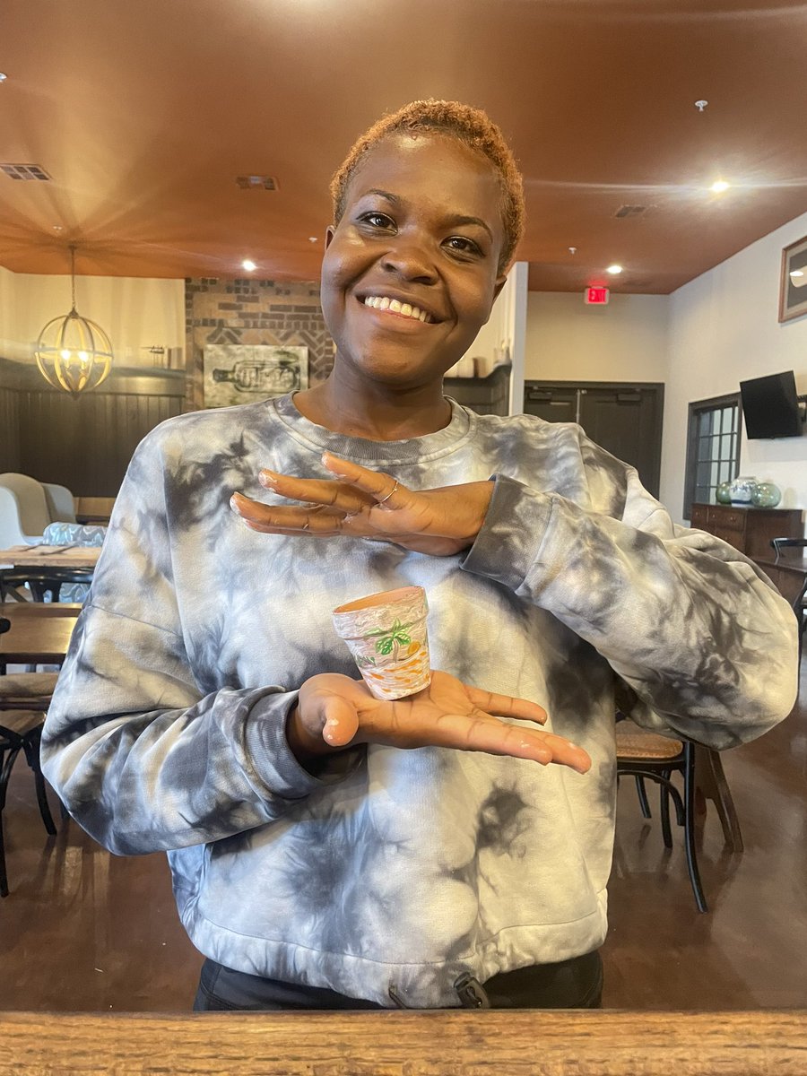 VarsityHouseUF's tweet photo. 🪴DAY 1 of Welcome Week. Let’s just say we discovered that there are some amazingly talented artists at Varsity House 👩‍🎨👨‍🎨 Today’s event was so much fun 🤩 We appreciate and thank everyone who came down to show off their inner Picasso. Head over to our Instagram to see more. https://t.co/i5pS9UPi5L