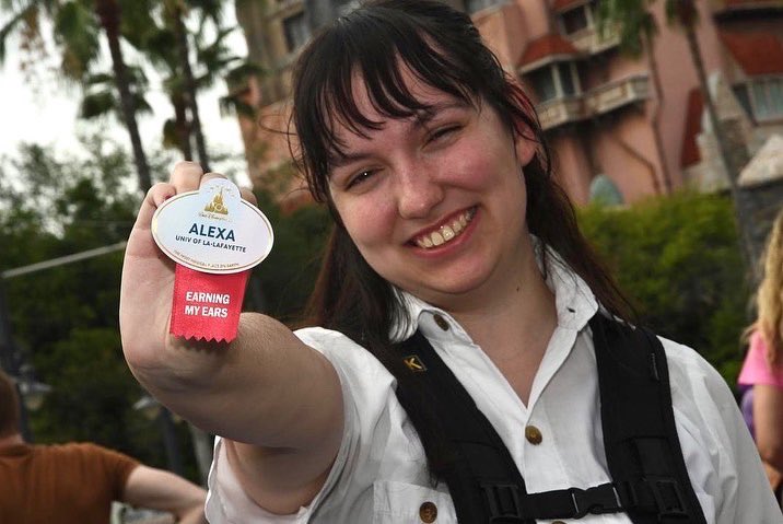 AlexaSfx's tweet photo. I don’t post to Twitter unless I’m angry but I have officially become ur favorite Disney World cast member and Florida resident <3 rly didn’t think this was what I was gonna do when I turned 22 but here we are besties ! https://t.co/vLWzuINT0c