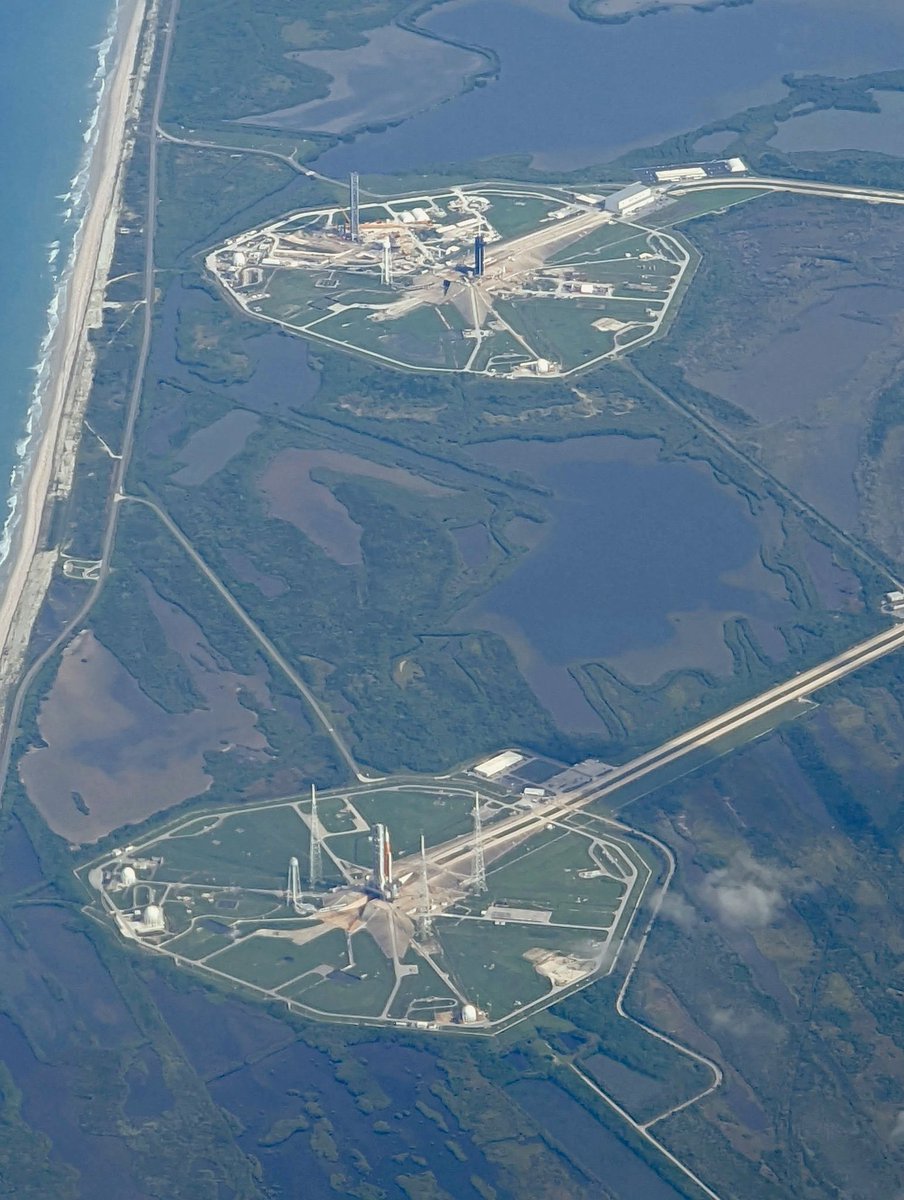 SpacecoastPix's tweet photo. One of the benefits of being a commercial charter jet pilot is planning your routes to overfly interesting things as the schedule permits. Had a great view of @NASA #Artemis1 on LC-39B 15 hours prior to launch. The weather and ATC gods smiled upon me. @NASASpaceflight https://t.co/88sdTnEgR9