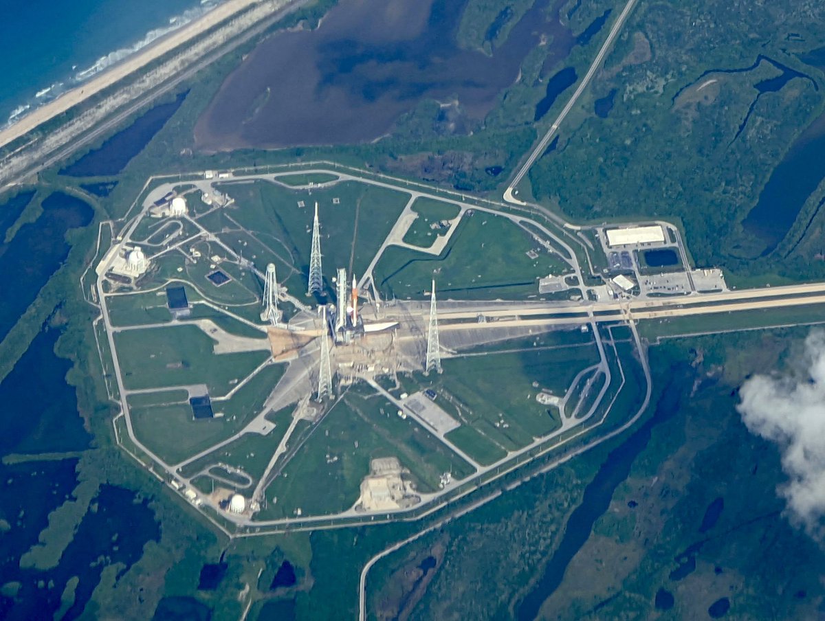 SpacecoastPix's tweet photo. One of the benefits of being a commercial charter jet pilot is planning your routes to overfly interesting things as the schedule permits. Had a great view of @NASA #Artemis1 on LC-39B 15 hours prior to launch. The weather and ATC gods smiled upon me. @NASASpaceflight https://t.co/88sdTnEgR9