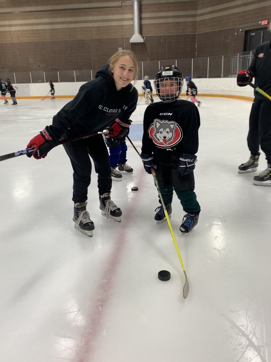 Amazing ladies teaching the next generation! <a href="/SCSUHuskies_WHK/">St. Cloud State Women’s Hockey</a>  <a href="/SC_Crush_GHky/">St. Cloud Crush Girl's Hockey</a>