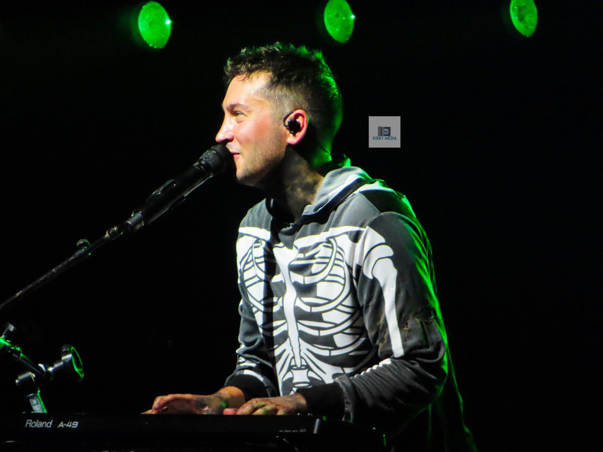 KirbyMedia_'s tweet photo. One more Tyler Joseph / Josh Dun Twenty One Pilots Icy Tour MSG/UBS photoset before Harry tonight🫶

#icytour #icymsg #icyubs https://t.co/3mr8rqt6WD