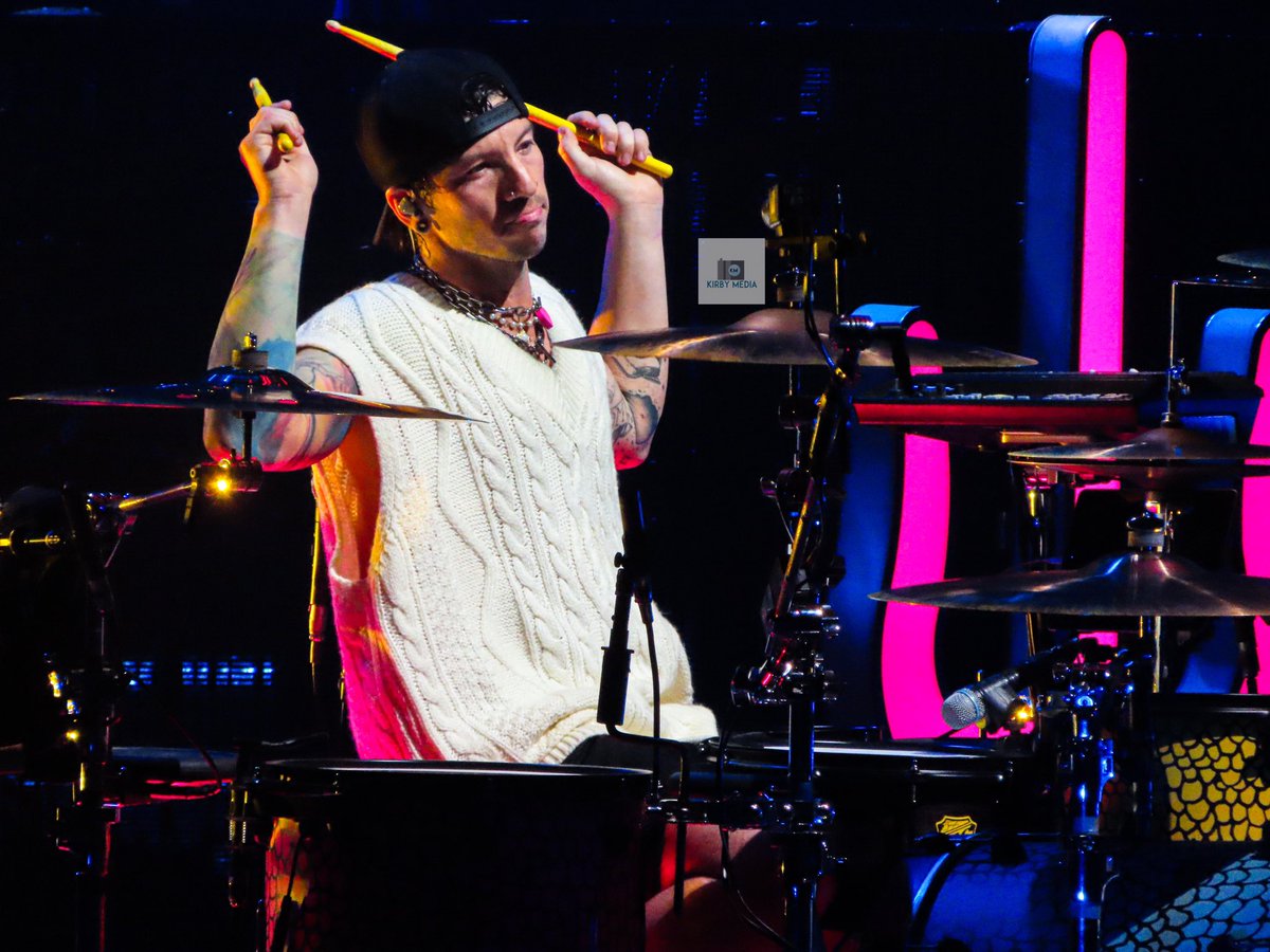 KirbyMedia_'s tweet photo. One more Tyler Joseph / Josh Dun Twenty One Pilots Icy Tour MSG/UBS photoset before Harry tonight🫶

#icytour #icymsg #icyubs https://t.co/3mr8rqt6WD