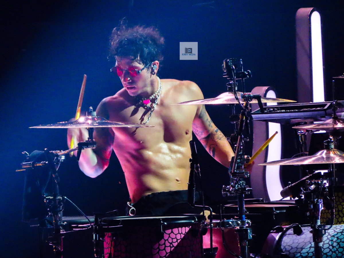 KirbyMedia_'s tweet photo. One more Tyler Joseph / Josh Dun Twenty One Pilots Icy Tour MSG/UBS photoset before Harry tonight🫶

#icytour #icymsg #icyubs https://t.co/3mr8rqt6WD